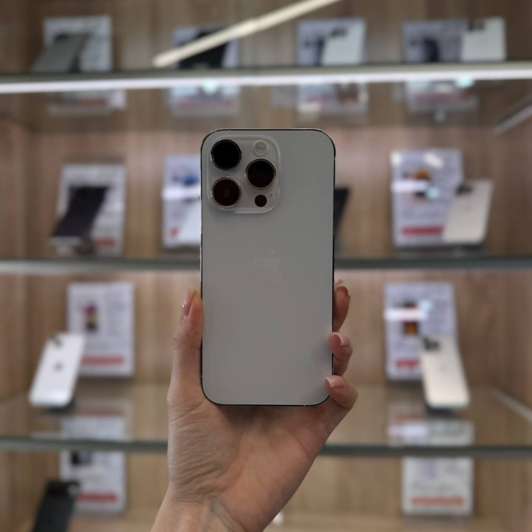 Б/У Смартфон Apple iPhone 14 Pro 128GB Серебро (Silver) nano SIM + eSIM