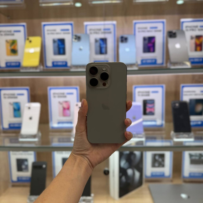 Б/У Смартфон Apple iPhone 15 Pro 256GB Титан (Natural Titanium) nano SIM + eSIM | Фото 1 из 5