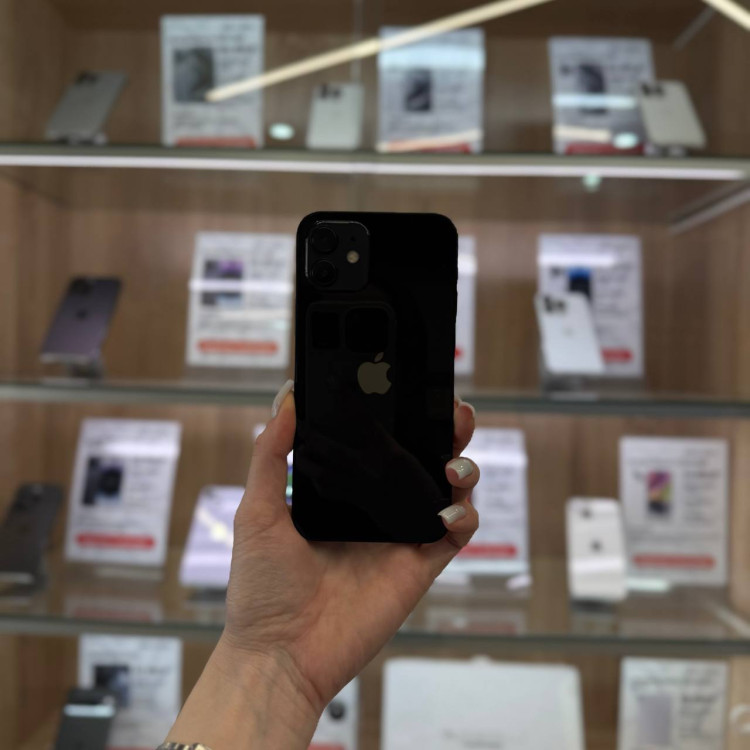 Б/у iPhone 12 64GB Черный EU