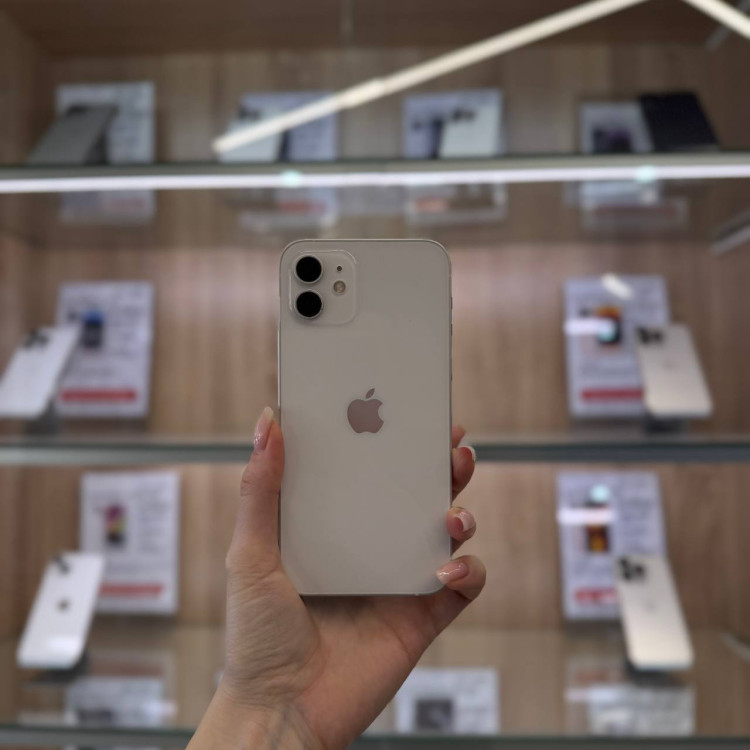 Б/у Смартфон Apple iPhone 12 128GB White