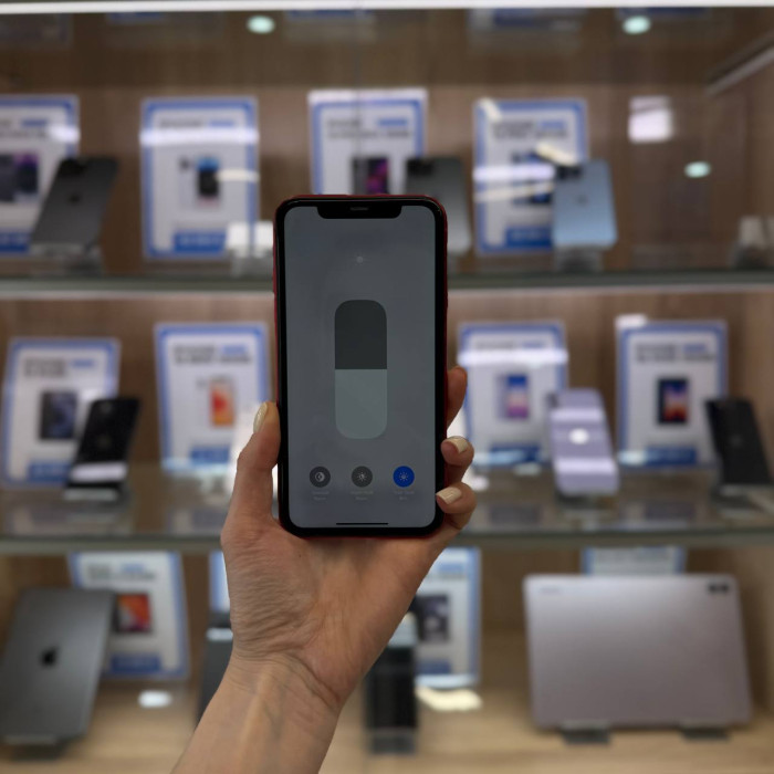 Б/у Смартфон Apple iPhone 11 128GB Красный | Фото 3 из 5