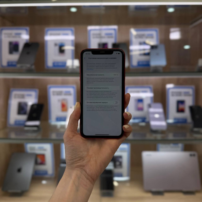 Б/у Смартфон Apple iPhone 11 128GB Красный | Фото 4 из 5