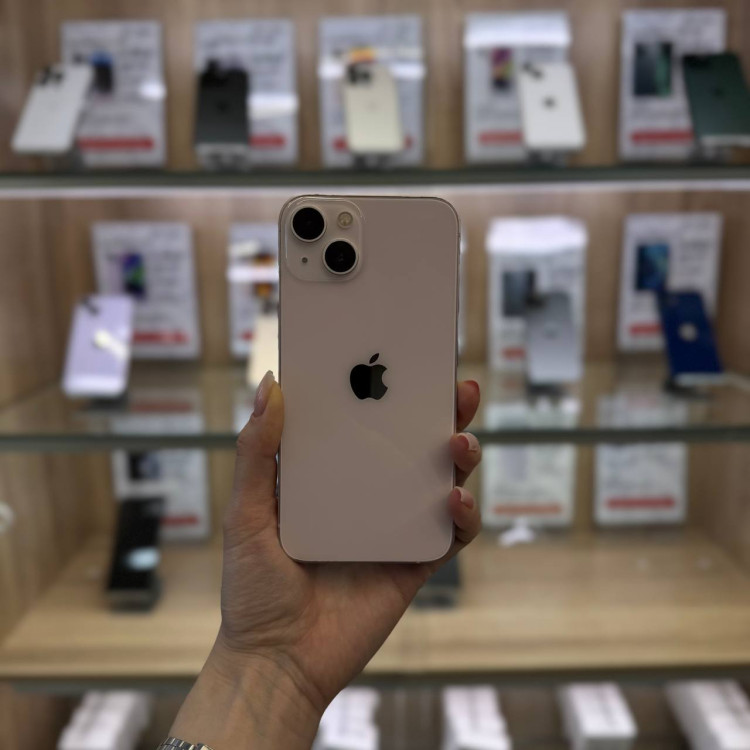 Б/у Смартфон Apple iPhone 13 128GB Розовый