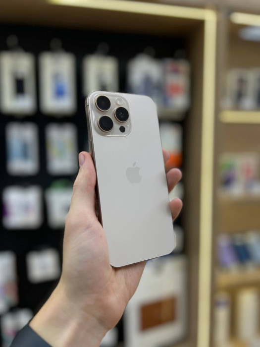 Б/У Смартфон Apple iPhone 16 Pro Max 256GB Пустынный титан