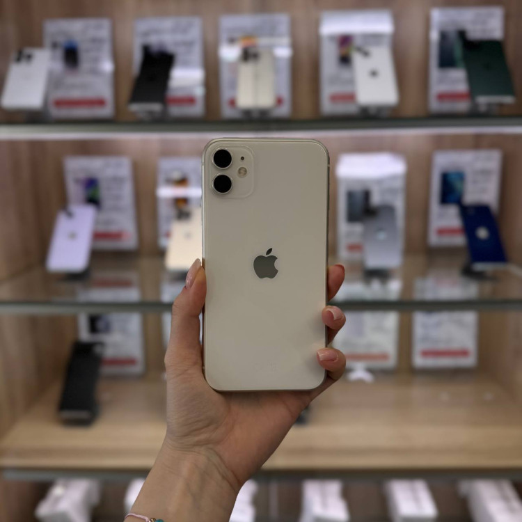 Б/у Смартфон Apple iPhone 11 128GB Белый RU