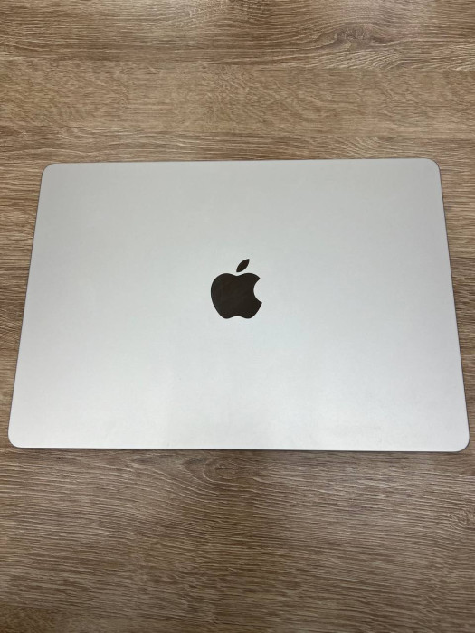 Б/У Ноутбук Apple MacBook Air 13 2024 (Apple M3, 16GB/512GB, 10-Core GPU) Золотой (Starlight) | Фото 1 из 5