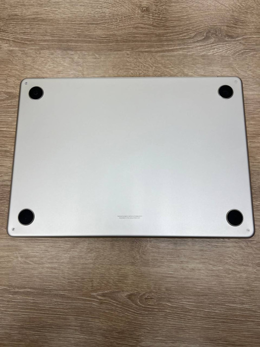 Б/У Ноутбук Apple MacBook Air 13 2024 (Apple M3, 16GB/512GB, 10-Core GPU) Золотой (Starlight) | Фото 2 из 5